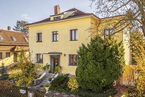 Ein Zuhause für Generationen - Großzügiges Zweifamilienhaus mit Einliegerwohnung