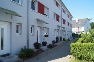 Großzügiges Reihenhaus mit Natur und See vor der Tür – stadtnah wohnen in Karlsruhe – Lachenweg 32a, 76139 Hagsfeld, Karlsruhe – Vorschaubild 1
