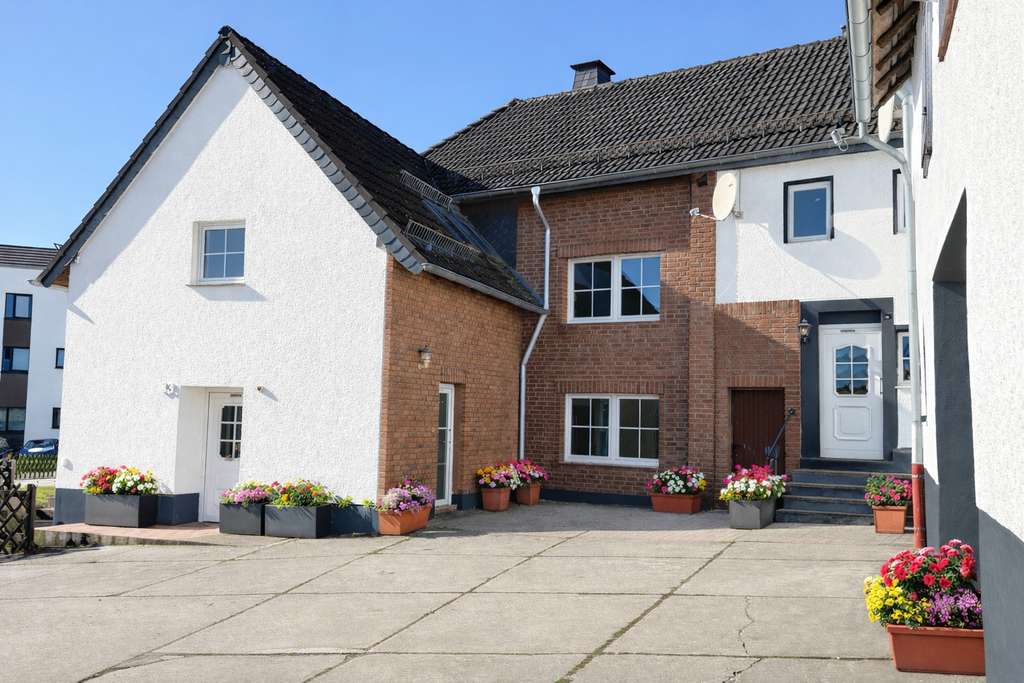 Immobilie in Nettersheim - Einfamilienhaus mit 4 Schlafzimmern - optional 2. Haus nebenan *provisionsfrei - Bild 1