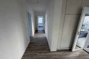 Großzügige 3-Zimmer-Wohnung (108m²) mit Balkon in Augsburg-Lechhausen – Die vollständige Adresse der Immobilie erhältst du vom Anbieter., 86165 Lechhausen-Ost, Augsburg – Vorschaubild 9