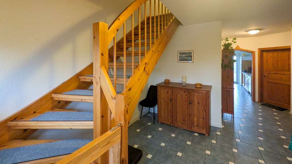 Immobilie in Steinfeld - Attraktives Zweifamilienhaus in Holzbauweise in ruhiger, ländlicher Lage - Bild 2