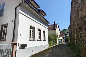 Charmante 2-Zimmer-Erdgeschosswohnung im Herzen der Altstadt. Ideal für urbanes Wohnen!