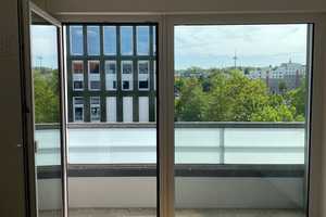 Appartement mit Balkon } nur für Studenten, Azubis – Fritz-Fend-Str. 1+3, 93047 Regensburg – Vorschaubild 2
