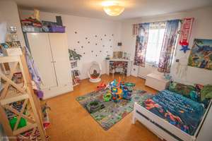 Viel Raum für Ihre Wohnträume! – Die vollständige Adresse der Immobilie erhältst du vom Anbieter., 83416 Saaldorf-Surheim – Vorschaubild 2