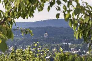 Großzügige Bauhausarchitektur mit fantastischem Nerobergblick