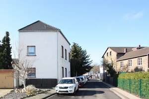 Mehrgenerationenhaus mit übergroßer Garage!