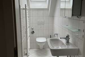 Lichtdurchflutete 3 - Zimmer DG Wohnung in Stuttgart Süd  – Die vollständige Adresse der Immobilie erhältst du vom Anbieter., 70199 Heslach, Stuttgart – Vorschaubild 3