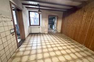 Hütschenhausen - Kleines EFH mit Innenhof, Garage und Werkstatt – Die vollständige Adresse der Immobilie erhältst du vom Anbieter., 66882 Nanzdietschweiler – Vorschaubild 3