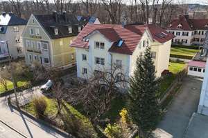 Neu zu gestaltende 6-Zimmer-Wohnung im Altbau