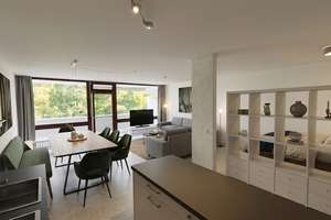 Wohnen mit Charakter: Ein-Zimmer-Apartment in Bogenhausen mit Parkblick