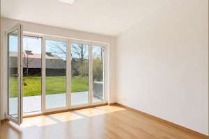 Licht, Ruhe, Lage – Stilvolle 2-Zimmer-Wohnung mit Terrasse in begehrtem Bogenhausen. – Hochstiftsweg 23, 81925 Oberföhring, München – Vorschaubild 2