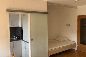 Modernisierte Wohnung mit einem Zimmer sowie Balkon und EBK in Regensburg – Die vollständige Adresse der Immobilie erhältst du vom Anbieter., 93049 Westenviertel, Regensburg – Vorschaubild 2