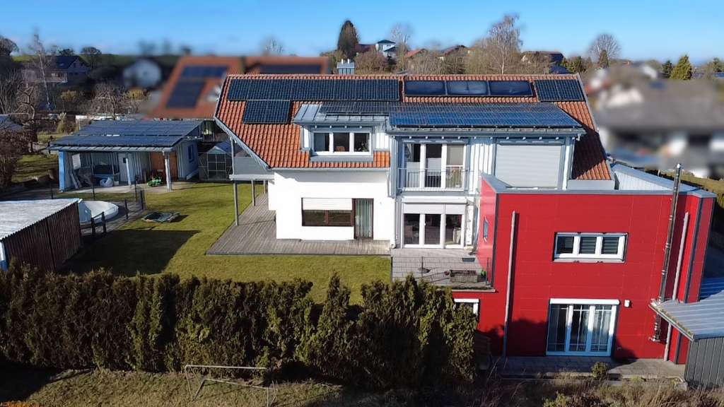 Immobilie in Maselheim - Attraktives 3-Familienhaus in Sulmingen mit Pool, PV-Anlage und großem Garten – ideal für Eigennutze - Bild 0