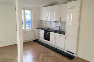 SCHWABING | attraktive DG-Wohnung mit EBK & Parkett & Videosprechanlage