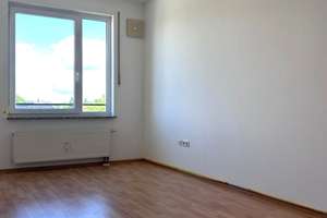 Ihr neues Zuhause: Renoviert, mit Balkon und neuer Einbauküche – Von-Stauffenberg-Straße 98, 82008 Unterhaching – Vorschaubild 4