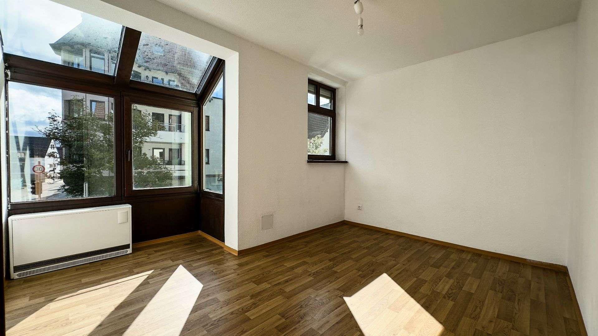 Immobilie in Gärtringen - GÄRTRINGEN: Großzügig Wohnen und Sonnenlicht satt - Bild 2