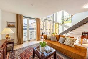 Lichtfülle über den Dächern der Stadt: Loftartige Maisonette mit Dachterrasse – Die vollständige Adresse der Immobilie erhältst du vom Anbieter., 80335 Marsfeld, München – Vorschaubild 2