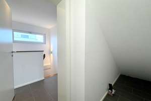 *PETS ALLOWED IN 2-STORY APPARTMENT* approx. 116 m², 3-room, 2-bed, 1.25-bath, garage, and garden – Die vollständige Adresse der Immobilie erhältst du vom Anbieter., 65191 Mitte, Wiesbaden – Vorschaubild 12