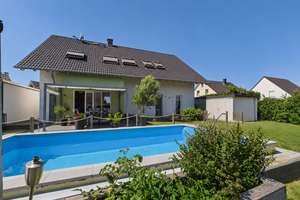 Modernes Zweifamilienhaus mit Pool – Eigennutzung und Vermietung ideal kombiniert – 50181 Bedburg – Vorschaubild 1