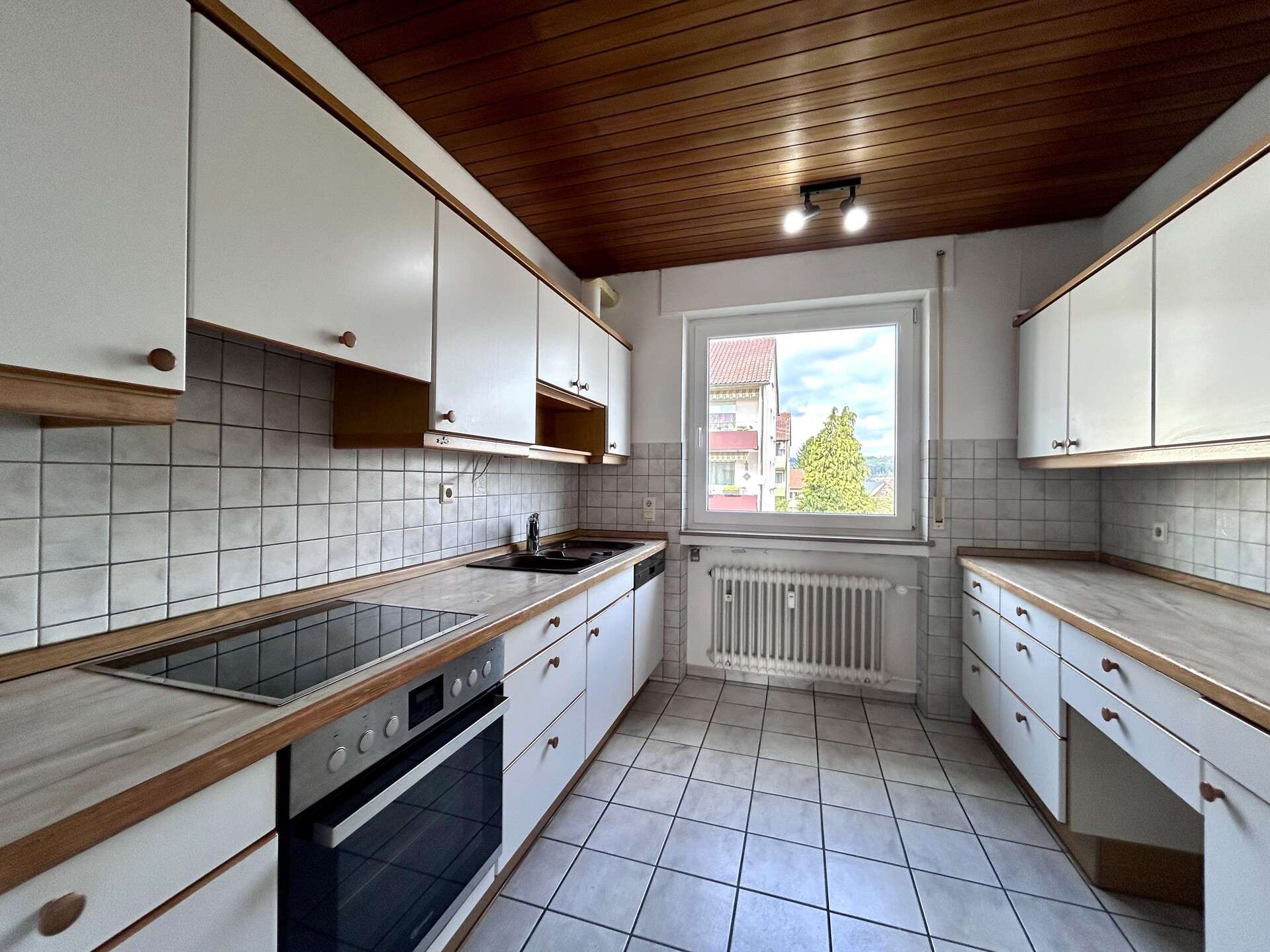 Immobilie in Ebersbach an der Fils - Helle 4-Zimmer Wohnung mit großem Südbalkon, Einbauküche, Garage und reichlich Stauraum - Bild 6