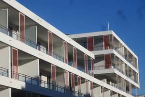 Moderne DG-Wohnung, WG-geeignet, teil-möbliert, Aufzug mit ALPEN-WEITBLICK!  – Margarethe-Selenka-Straße 14, 81737 Altperlach, München – Vorschaubild 2