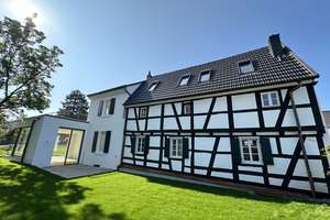 Exklusive Hofanlage mit 2 Häusern in Bonn-Muffendorf! Moderner Wohnkomfort auf 320 m² Wohnfläche! – Die vollständige Adresse der Immobilie erhältst du vom Anbieter., 53177 Muffendorf, Bonn – Vorschaubild 3