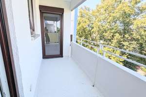 Top sanierte & freie 3-Zimmer Wohnung - 2 Balkone – Nebelhornstraße 10, 86163 Hochzoll-Süd, Augsburg – Vorschaubild 2