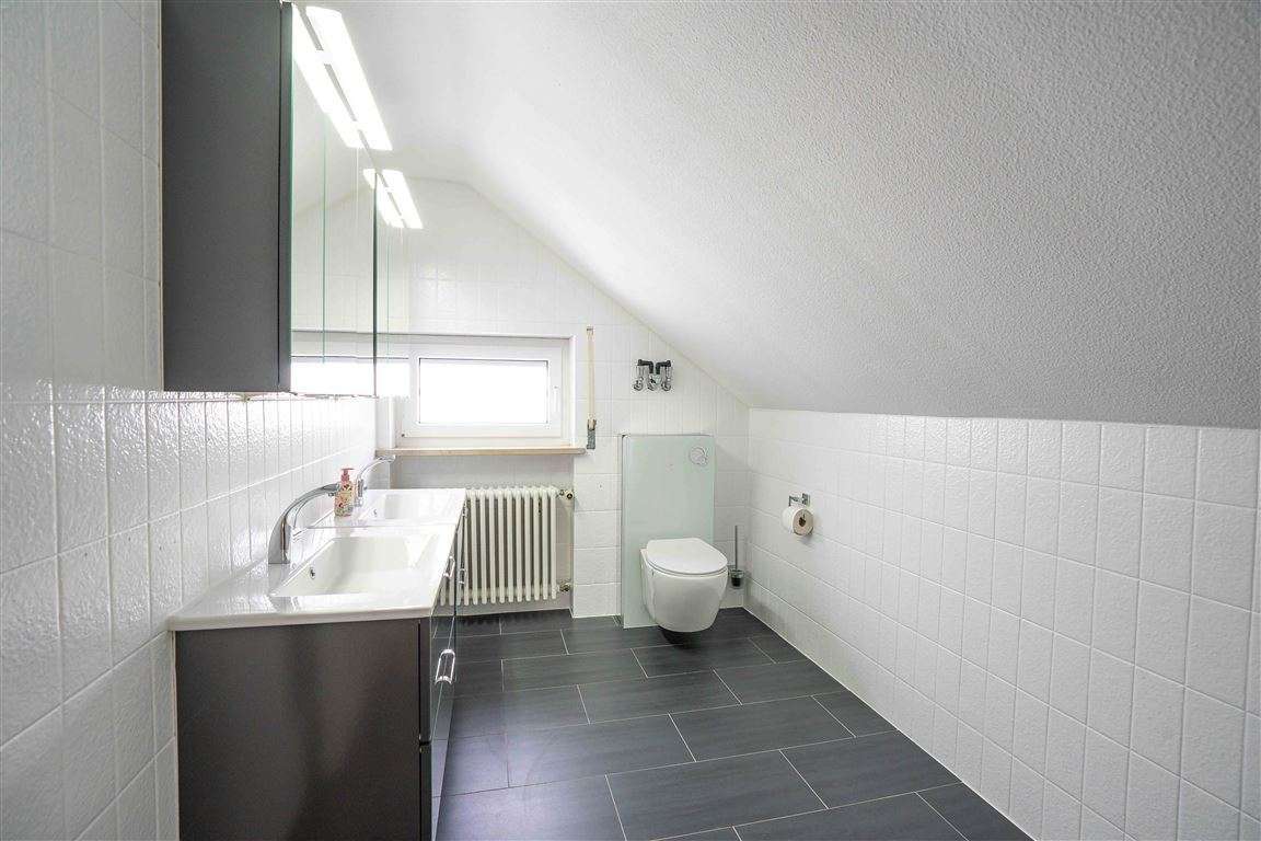 Immobilie in Friedberg - *Familienhaus & Raumwunder*  Ein außergewöhnlicher Grundriss trifft Wohnkomfort & Energieeffizienz - Bild 2