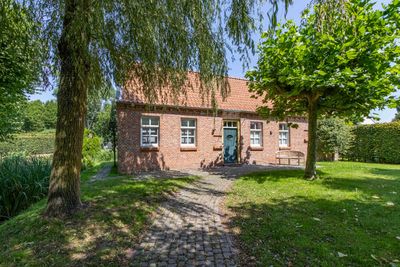 Historisches Landhaus in außergewöhnlicher Warftlage