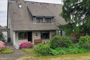 freistehendes  Ein / Zweifamilienhaus mit großem Sonnengrundstück zentral in Lennep gelegen – Hentzenallee 19, 42897 Henkelshof, Remscheid – Vorschaubild 1