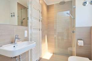 Modernes Townhouse-Studio mit privater Dachterrasse & TG-Stellplätzen in Bestlage – Die vollständige Adresse der Immobilie erhältst du vom Anbieter., 10115 Gesundbrunnen, Berlin – Vorschaubild 5