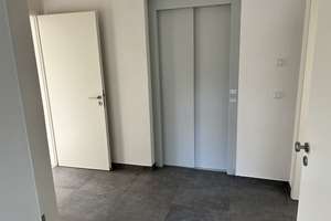 TOP Mietshaus KfW 40-EE von 2024 mit Fahrstuhl und Balkonen +DHH bei Tesla, 100.000 € JNK Miete – Die vollständige Adresse der Immobilie erhältst du vom Anbieter., 15537 Grünheide (Mark) – Vorschaubild 10