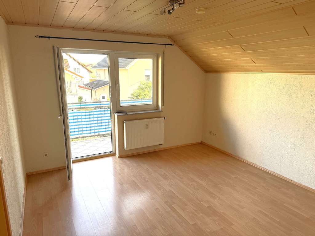 Immobilie in Graben-Neudorf - Attraktive Dachgeschosswohnung mit 2 Balkonen und 2 Stellplätzen – sofort verfügbar - Bild 4