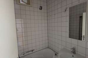 Altbau-Charme mit Fischgrätparkett & Balkon – Die vollständige Adresse der Immobilie erhältst du vom Anbieter., 70372 Kurpark, Stuttgart – Vorschaubild 5