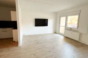 Modern sanierte 3-Raum-Wohnung mit stilvoller Einbauküche + Gratis LED TV 65 ZOLL – Wolgograder Allee 66, 9123 Hutholz, Chemnitz – Vorschaubild 1