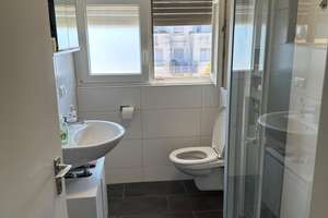ruhige 3-Zimmer-Dachwohnung in Karlsruhe – Kirschstr 3, 76189 Daxlanden, Karlsruhe – Vorschaubild 3