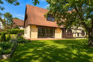 Ein- bis Zweifamilienhaus mit großem Garten & Doppelgarage in Nürnberg-Kornburg