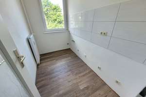 Zentrale 1,5-Zimmer-Wohnung mit Balkon und Dusche in Bremerhaven-Lehe! – Langener Landstraße 21, 27580 Lehe, Bremerhaven – Vorschaubild 4