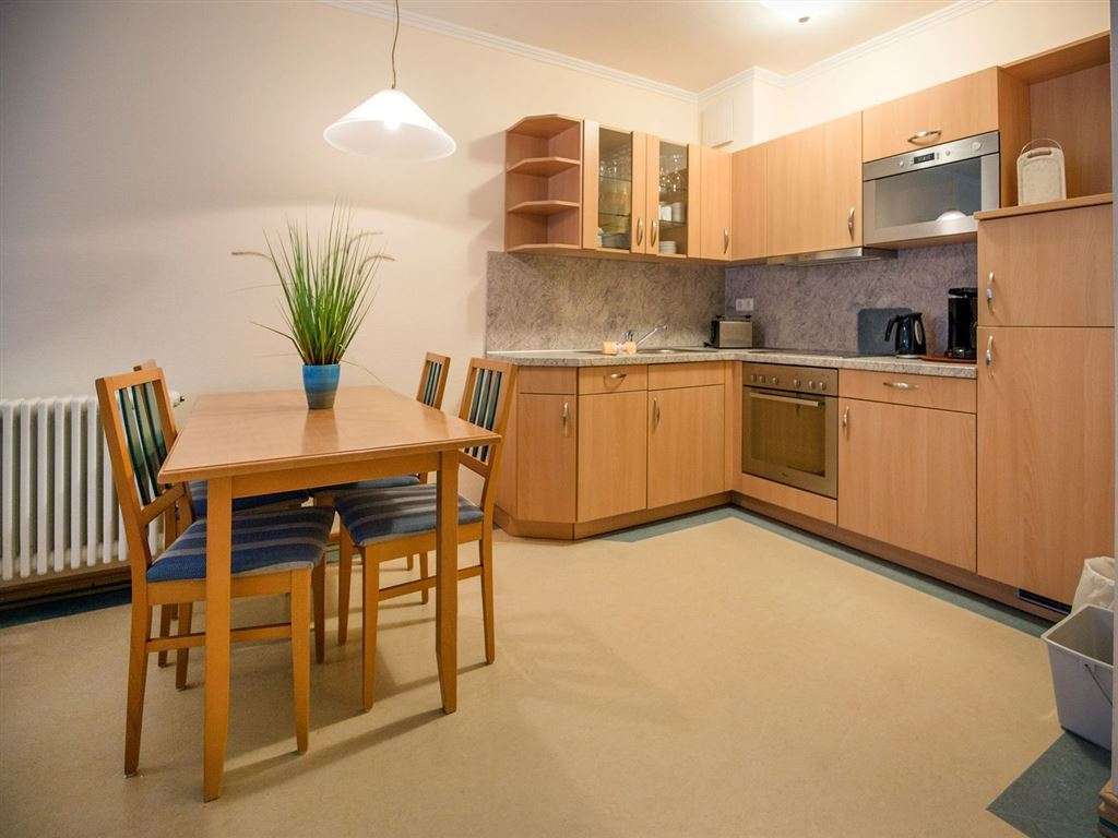 Immobilie in Binz - charmantes gut geschnittenes 3-Zi Appartement in Top Lage zum Strand und ruhiger Terrasse im Grünen  - Bild 4