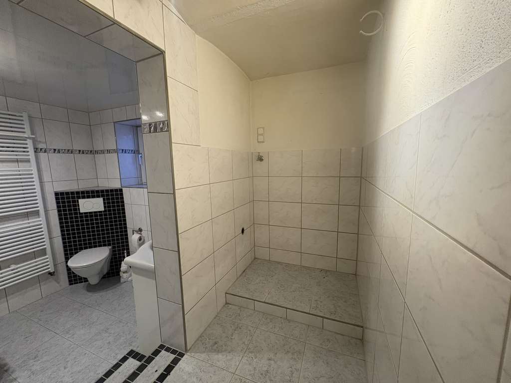 Immobilie in Langenhahn - Einfamilienhaus mit Garten und Einliegerwohnung aus 2008 - Bild 3