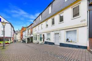 🏢 Attraktives Wohn- und Geschäftshaus mit Entwicklungspotenzial für Kapitalanleger – Die vollständige Adresse der Immobilie erhältst du vom Anbieter., 65589 Hadamar – Vorschaubild 1