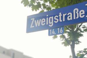 Exklusive 4-Zi.-Wohnung mit Landhausküche, Südwestbalkon, Aufzug & 2 Stellplätzen – ruhig, zentral – 91154 Roth – Vorschaubild 2