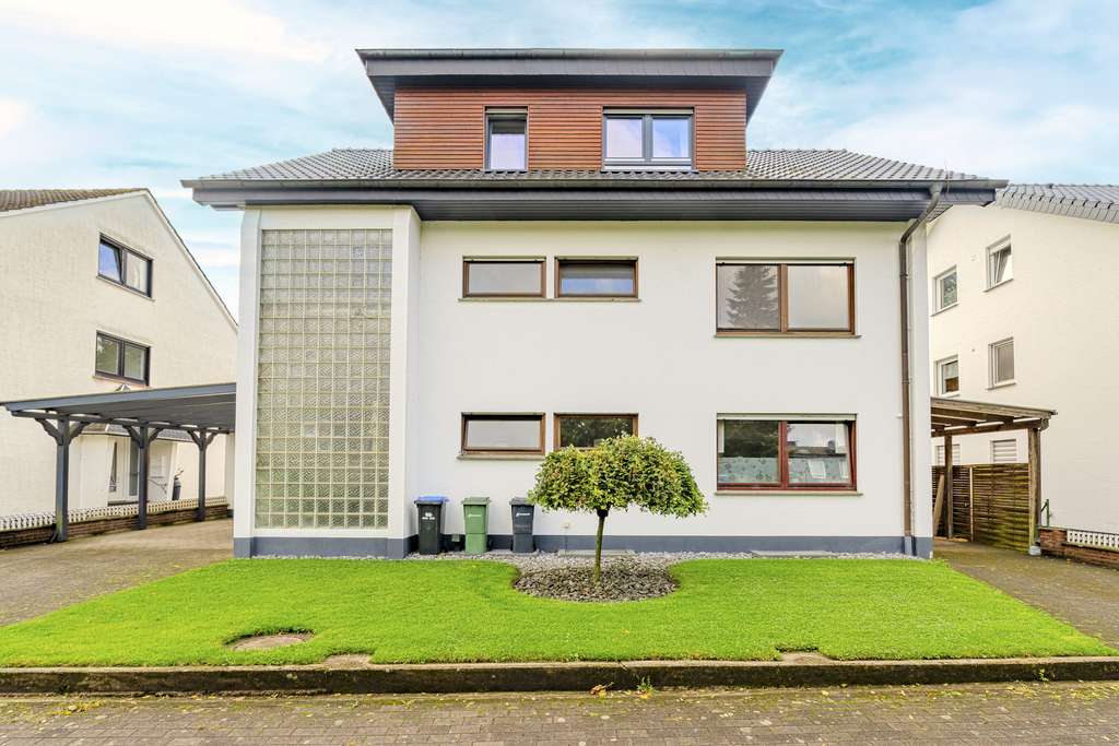 Immobilie in Schloß Holte-Stukenbrock - Gepflegtes 2-3 Familienhaus in ruhiger Lage – am Waldrand - Bild 0