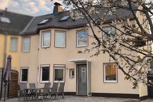 Charmantes Familienhaus mit Kamin & Garten in ruhiger Lage 
