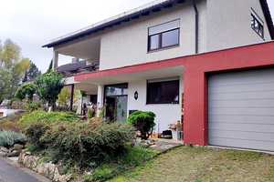 Gepflegtes 2-Familienhaus mit Dachstudio, Kamin, Garten und Garage! – Schweinfurt (Kreis) – Vorschaubild 1