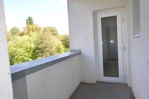 Renovierte Vier- Raum- Altbau- Wohnung | Loggia | Hohe Decken | Ruhige Lage – 40545 Niederkassel, Düsseldorf – Vorschaubild 5