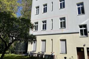 Lichtenberg: Apartment - Wohnung im Seitenflügel mit Potential