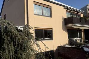 Exklusives Zweifamilienhaus mit Pool, Garten, Doppelgarage & Ausbaureserve