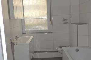 ***SG-WALD***  RESTAURIERTE 2-ZIMMER EIGENTUMSWOHNUNG IM ERDGESCHOSS EINES GEPFLEGTEN  5-FAM.-HAUS – Wittkuller Straße 146, 42719 Wald, Solingen – Vorschaubild 2