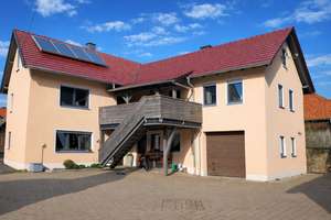 Großzügiges Zweifamilienhaus mit vielseitig nutzbarer Scheune, Nebengebäuden und Garten in Poxdorf  – Die vollständige Adresse der Immobilie erhältst du vom Anbieter., 96167 Königsfeld – Vorschaubild 2